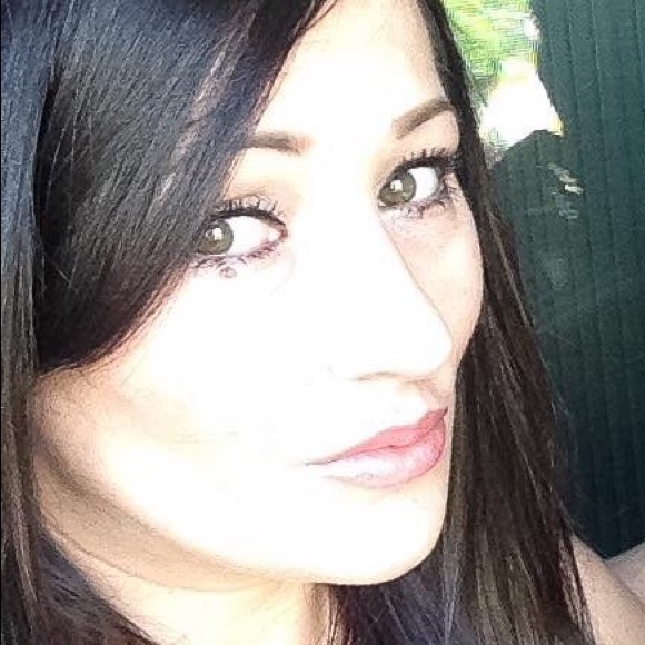 🌺 Meet your posher, Julie  🌺 - Picture 3 of 4